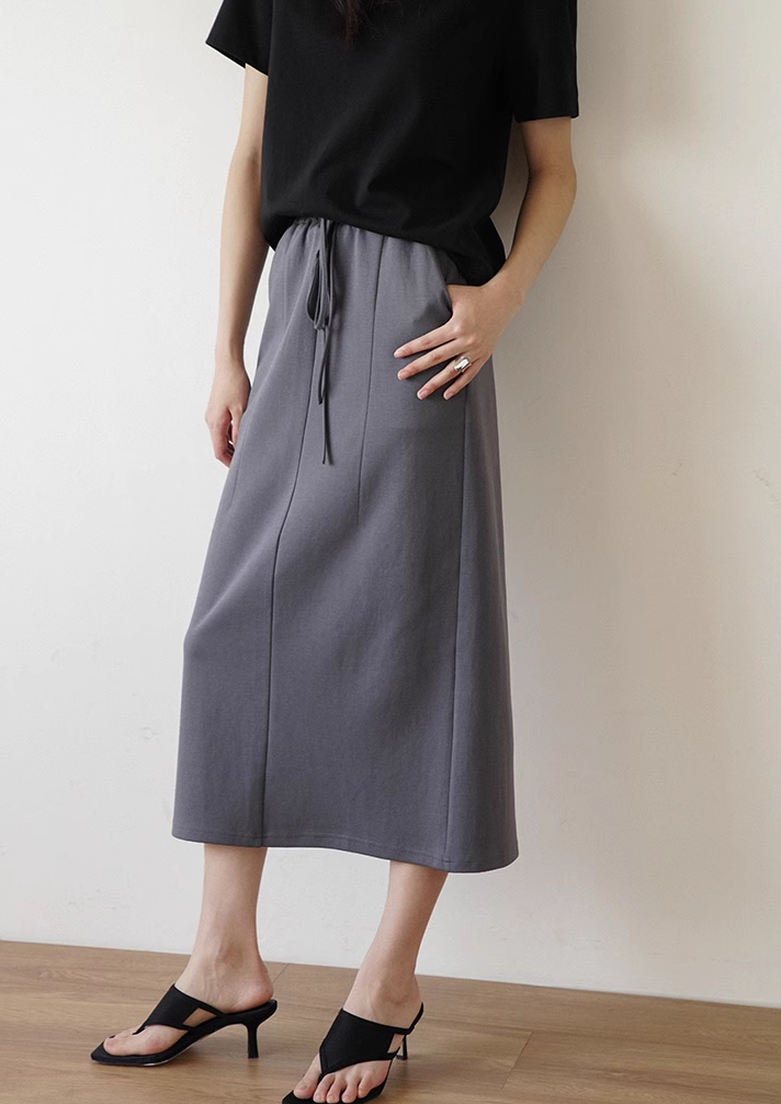 Minimalist High-Waisted Knit Skirt