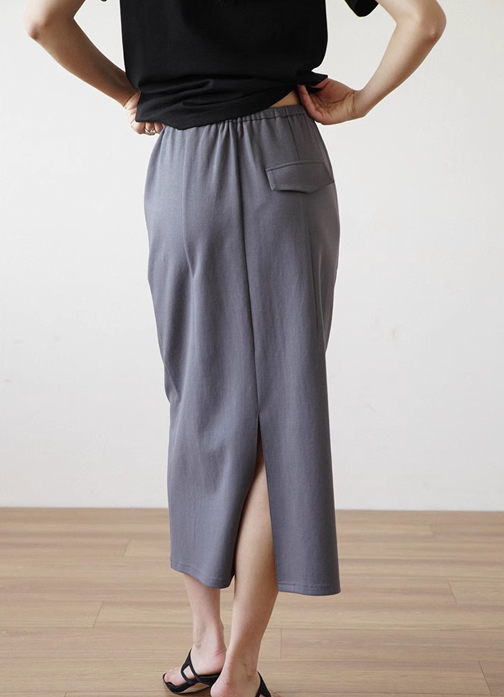 Minimalist High-Waisted Knit Skirt